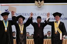 Its ph allows maintaining the natural balance of. Ini Keren Hampir Separuh Lulusan Ugm Tahun Ini Lulus Cum Laude Halaman All Kompas Com