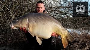On Peche La Carpe En Hiver C Est Le Carnaval Youtube