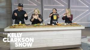 The kelly clarkson show is the critically acclaimed, uplifting daytime destination for humor, heart and connection featuring emmy® award winning talk show host, grammy® award winning artist and america's original idol, kelly clarkson. Chance The Rapper Jillian Bell And Kelly Make Fried Chicken Sandwiches The Kelly Clarkson Show Youtube