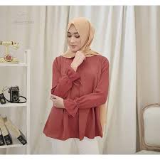 Berrybenka adalah salah satu fashion brand indonesia yang terdepan dalam menyediakan berbagai tren pakaian, tas, sepatu, dan aksesoris terkini dengan harga yang terjangkau. Atasan Blouse Wanita Lengan Panjang Nurul Shop