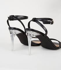 Entdecke high heels mit durchsichtigen riemchen & absätzen jetzt bei boohoo. Schwarze High Heels Mit Transparentem Stiletto Absatz Und Riemchen In Leder Optik New Look