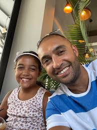 A mortgage broker works for you, not just one bank, so we compare many  lenders to find the best rate, lowest fees, and the right features for your  needs. We also set