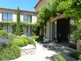 Mas Pampari In Luberon Villas A Louer A Bonnieux Provence Alpes Cote D Azur France En 2020 Maison En Provence Villa A Louer Amenagement Jardin Facade