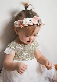 Coiffure pour petite fille chignon tresse barrette noeud. Coiffure Mariage Petite Fille Conseils Coiffure Et Inspirations