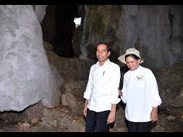 Selanjutnya, pengunjung bisa berjalan kaki melewati hutan bambu sejauh beberapa ratus meter sebelum tiba di gua tersebut. Batu Cermin Cave Labuan Bajo Destimap Destinations On Map