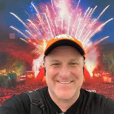 Not like Rachel Zegler doesn't look good, but but Gal Gadot is nearly  without any competition at all…