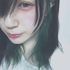 ig acoryonm 病み メイク ヘアカラー グリーン 赤メイク