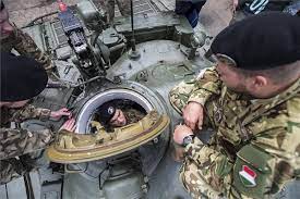 A katonákat büszkeséggel töltötte el, hogy a társadalom ennyire kíváncsi rájuk és a munkájukra. Korom Ferenc Eros Honvedsegre Van Szukseg