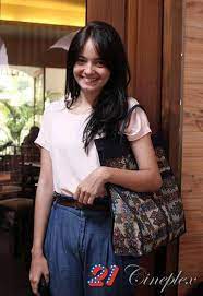 Penasaran keseruan virtual photoshoot enzy storia bersama ibunya? Enzy Storia Home Facebook