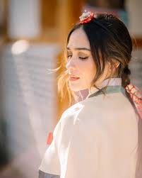 Pakai Hanbok, 7 Foto Cantik Yasmine Wildblood Saat Liburan di Korea Bak  Princess