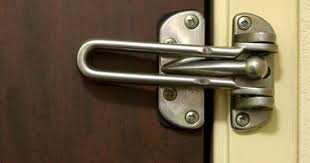 11 Tips To Hotel Safety And Security Hotel Safety Hotel Door Hotel Door Locks
