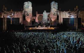 Solnyj Koncert Andrea Bochelli V Termah Karakally Binokl