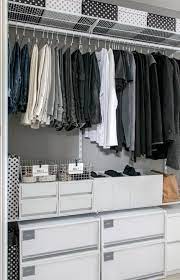 折れ戸のデメリットと クローゼットの収納力アップ 無印良品 100均で白黒モノトーン収納 クローゼット 収納 クローゼット 収納 無印良品 クローゼット 収納 無印