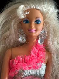 3 Looks Barbie, 1994. 12339. Barbie Comes as Pictured With Pink/silver Leo,  Tulle Skirt, Floral Wrist Band, Ring & Earrings. See Pics.