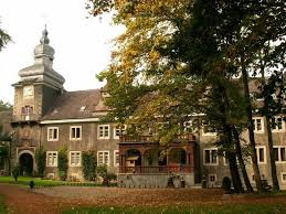 Die mietpreise in spenge liegen aktuell bei durchschnittlich 5,45 €/m². Spenge Schloss Muhlenburg Schlosser Deutschland Burg Deutschland