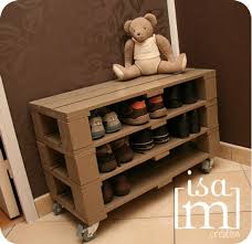 Un panier en rotin avec deux parapluies. Meuble Chaussure Palette Tous Les Messages Sur Meuble Chaussure Palette Des Bouts De Nous Le Blog Meuble A Fabriquer Soi Meme Idee Rangement Diy Maison
