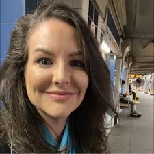 For any editors who've been affected by layoffs or freelance writers  looking for new job opportunities, please send them my LinkedIn to friend  me.