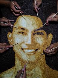 BATTLE OF THE MOTIVATED' Kung ang social media personality na si Rendon  Labador ay mayroong motivational rice, ang grupo naman ng mga artist sa  Isabela ay gumawa ng obrang portrait ni Rendon