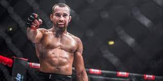 Prvý slovenský zástupca v ufc ľudovít klein si pred svojim debutom plní mediálne povinnosti. 5kqn1fkongjnm