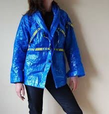 People Are Now Making Clothes Out Of 99 Cent Ikea Bags And They Look More In The 23 Range Impressive Clothes How To Make Clothes Diy Jacket