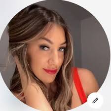 Rachael Back (@rachaelbackk)