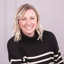 Kim Fetzer's Instagram, Twitter & Facebook