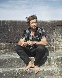 Zoi kottas es una actriz que interpreta el papel episódico de enid jordan en la serie el mentalista. Simon Baker Para Gq Australia Por Hugh Stewart Simon Baker Gq Australia Actors