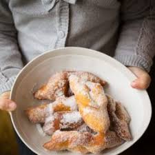 Bugnes Moelleuses Recette En 2020 Bugnes Moelleuses Bugnes Moelleux