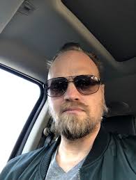 Santorini restaurant bookings: necessary?