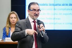 Entre as pautas do encontro, destaque para a apresentação e discussão das linhas gerais da pec 45, proposta da reforma tributária idealizada pelo a pec 45 se restringe à simplificação dos impostos sobre consumo, com a junção da cofins, pis, ipi, nacionais, e icms e iss, estadual e municipal. Pec 45 Da Reforma Tributaria Mantem O Simples Nacional Ponto Isp