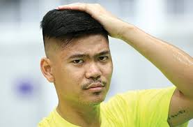 Pada bagian samping rambut, dibuat ukiran gambar atau karakter. Rambut Mohawk Praveen Untuk Dongkrak Pede