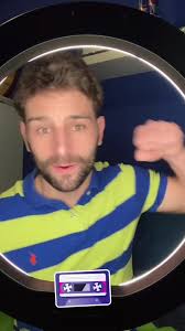 Son las 12 y pico, me gustas mucho con bastante y así estreno mi aro de luz  💥💥 !!