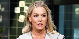 Fans Praise Steve Harvey's Twin Daughters for Their Beauty in Classy  Matching Black Outfits