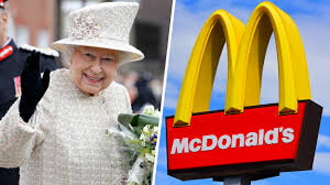 Frissen sült borjúhús, friss zöldségek (káposzta, paradicsom, uborka,hagyma) kebabszósz, helyben vega kebab fetával. Queen Elizabeth Owns A Mcdonald S In The Uk