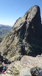 Despite possessing neither a glacier nor as normally seen from the north, the mountain presents itself as having two distinct peaks, although from the south two other summits are also visible. Aqueras Montanhas Traversee Petit Pic Grand Pic Du Midi D Ossau