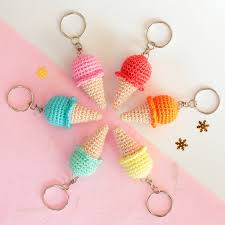 Porte Cles Glace Au Crochet Porte Cle Amigurumi Glace Cornet Porte Clef Pour Fille Porte Cles Crochet Bijou De Sac Porte Clef Glace Cool Keychains Crochet Keychain Cute Keychain