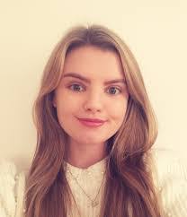 Amanda Downie's Instagram, Twitter & Facebook