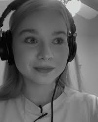 2022 rewind?, happiness, friends, auditions, appendicitis (oops), more  auditions, & more friends.🤍 bring it on, 2023!