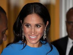It is made up of three diamonds, with one large stone in the center flanked by two smaller stones on the sides. Meghan Markle Wore Earrings Gifted By Saudi Crown Prince Linked To Khashoggi Murder Mirror Online