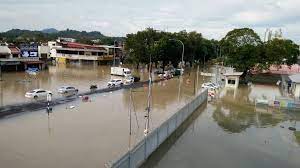 Hujan lebat sejak tengah malam tadi menyebabkan beberapa kawasan rendah di pulau pinang dilanda banjir kilat. Banjir Di Pulau Pinang Tegurlah Dan Bantulah