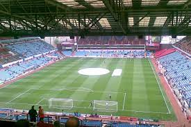 Dit typisch engelse voetbalstadion heeft de beschikking over 4 losse tribunes. Villa Park Wikipedija