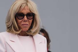 C'est d'ailleurs là, dans la même ville. Morreu O Discretissimo Primeiro Marido De Brigitte Macron