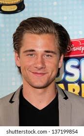 48 resultados de imágenes, fotos de stock e ilustraciones libres de  regalías para Luke benward