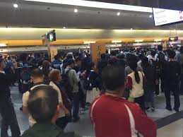 Mtr tin shui wai station platform 2 天水圍站2號月台. ç¤ºå¨è€…ç ´å£žå¤©æ°´åœç«™ä¸€å¸¶è¨­æ–½è¥¿éµå…ƒæœ—å±¯é–€ä¾†å›žæœå‹™æš«åœ Tmhk Truth Media Hong Kong