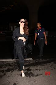 Mumbai Kareena Kapoor At Airport Social News Xyz Kareena Kapoor Indian Bollywood Actress Karena Kapoor