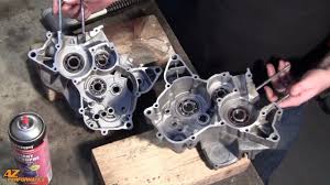 Par contre on peut facilement. Tuto Remplacement Des Roulements De Boite De Vitesse Sur Un Moteur De Moto 50cc Minarelli Am6 Youtube