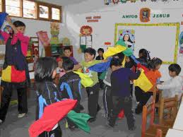 Es por ello que compartimos 12 juegos que además de ser divertidos y entretenidos le permitirán interactuar con su entorno y desarrollarse a. Actividades Para El Desarrollo Del Esquema Corporal Actividades Infantil