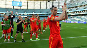 Последние твиты от fa wales (@fawales). Pochemu U Sbornoj Uelsa Po Futbolu Strannye Komandnye Fotografii Pered Matchami Eto Tradiciya Na Udachu Eurosport