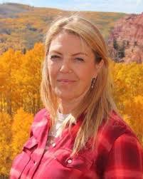 Lisa Renda's Instagram, Twitter & Facebook