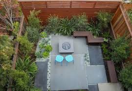 Sitzplaetze Im Garten Eckbank Feuerschale Vorgarten Landschaftsbau Fur Kleinen Hinterhof Moderne Terrassen Hinterhof Terrassen Designs